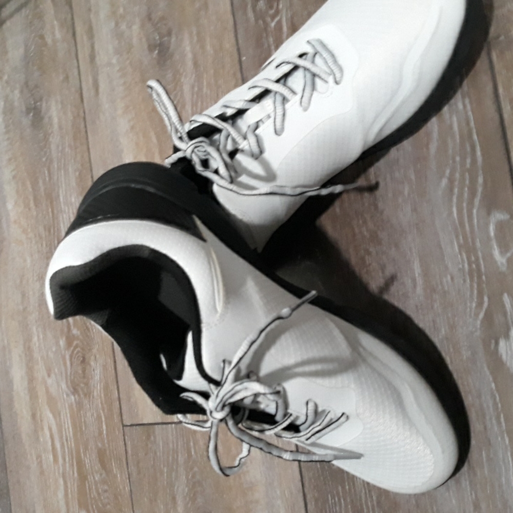 Etonic mens white mesh golf shoes. Size 8.5